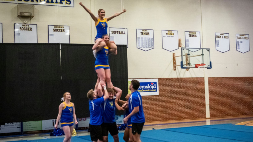 Swedes Take Second at KCAC Cheer Competition